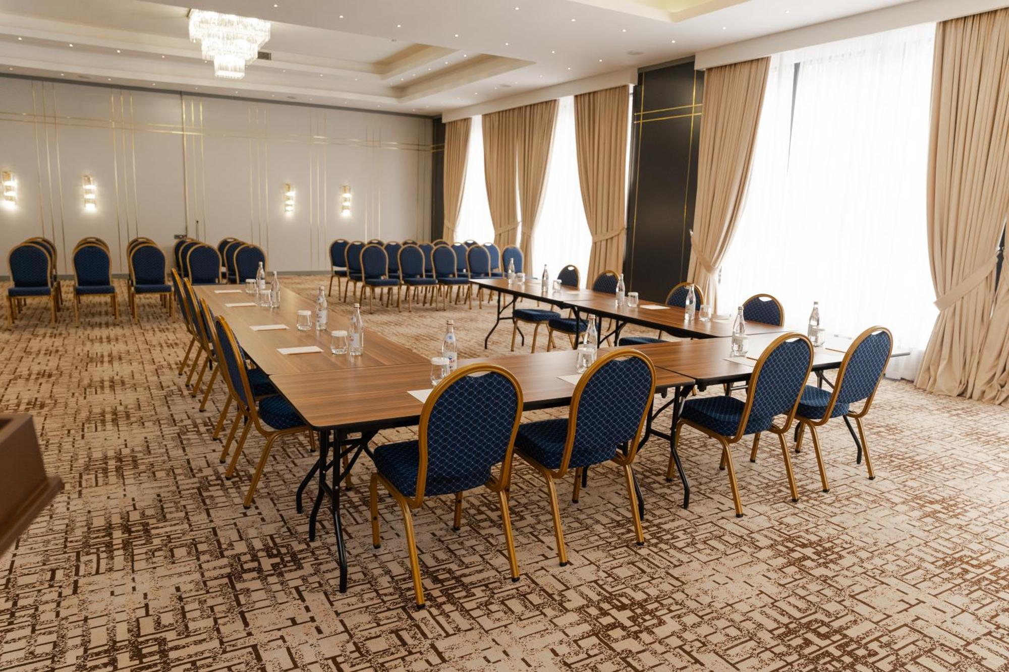 Park Dedeman Almaty Hotel Eksteriør billede